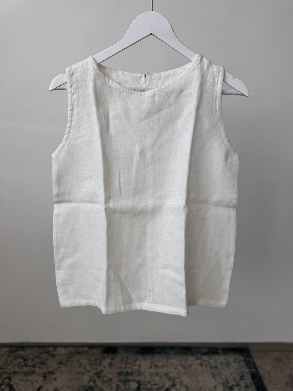 Women top sleeveless, off-white, M