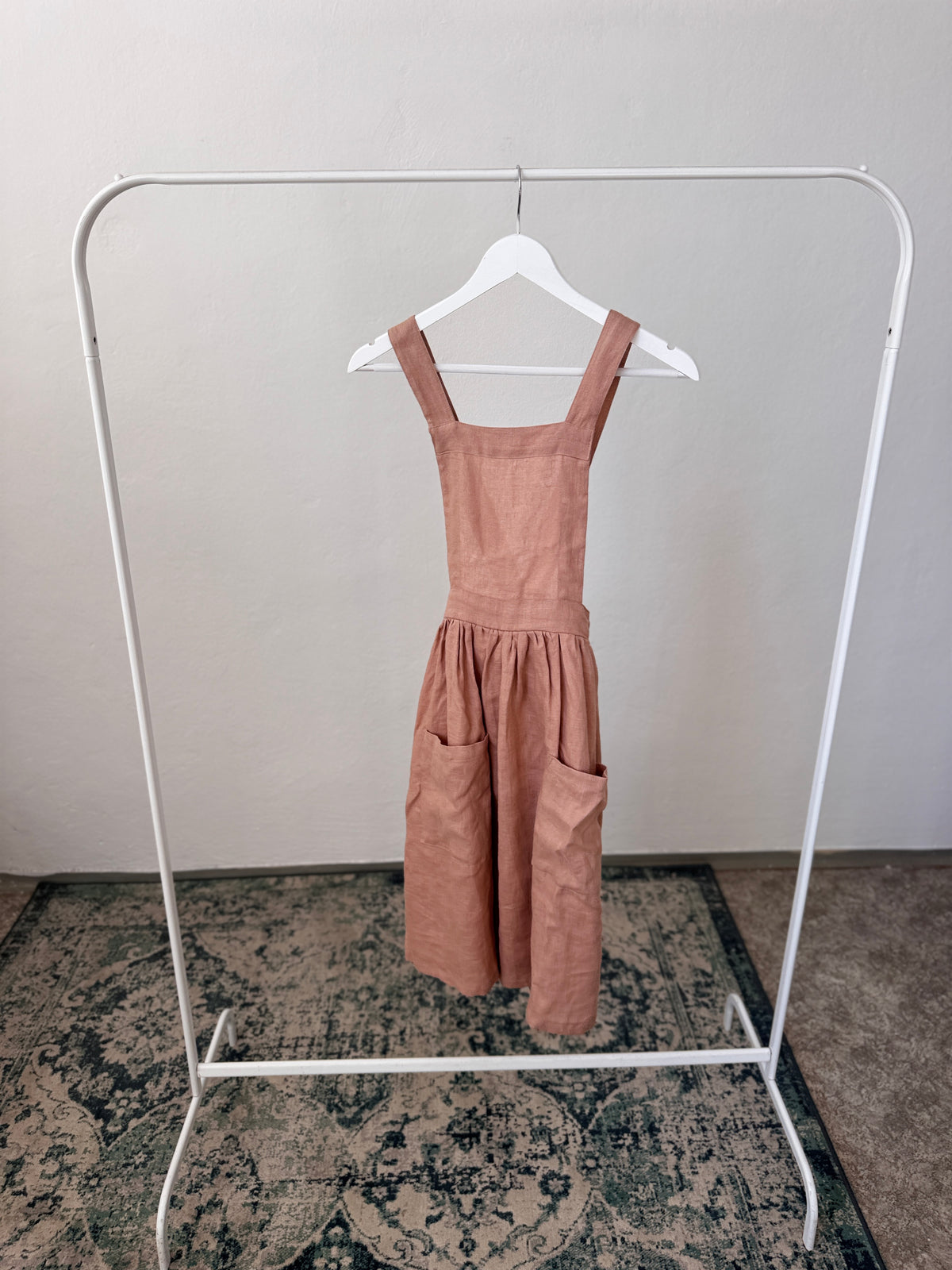 Skirt with braces, powder, S