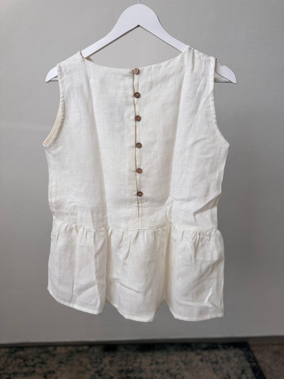 Women blouse sleeveless, off-white, M