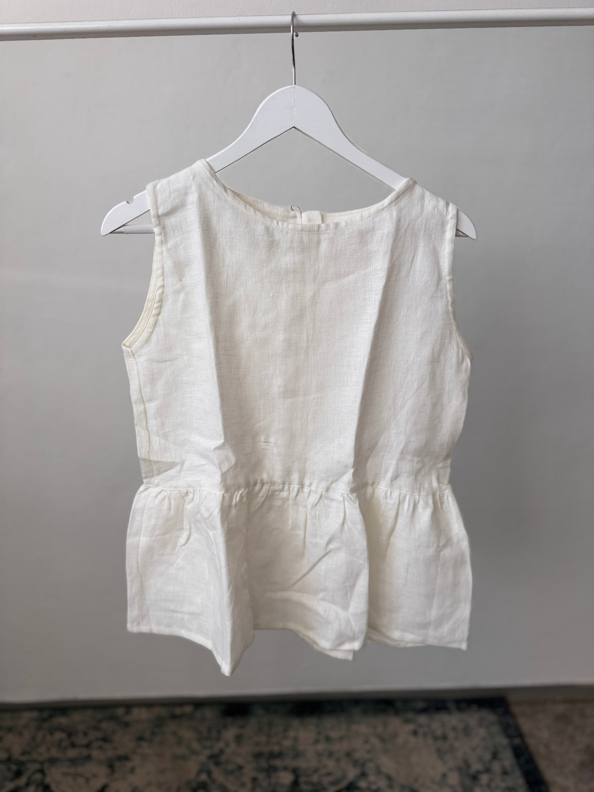 Women blouse sleeveless, off-white, M