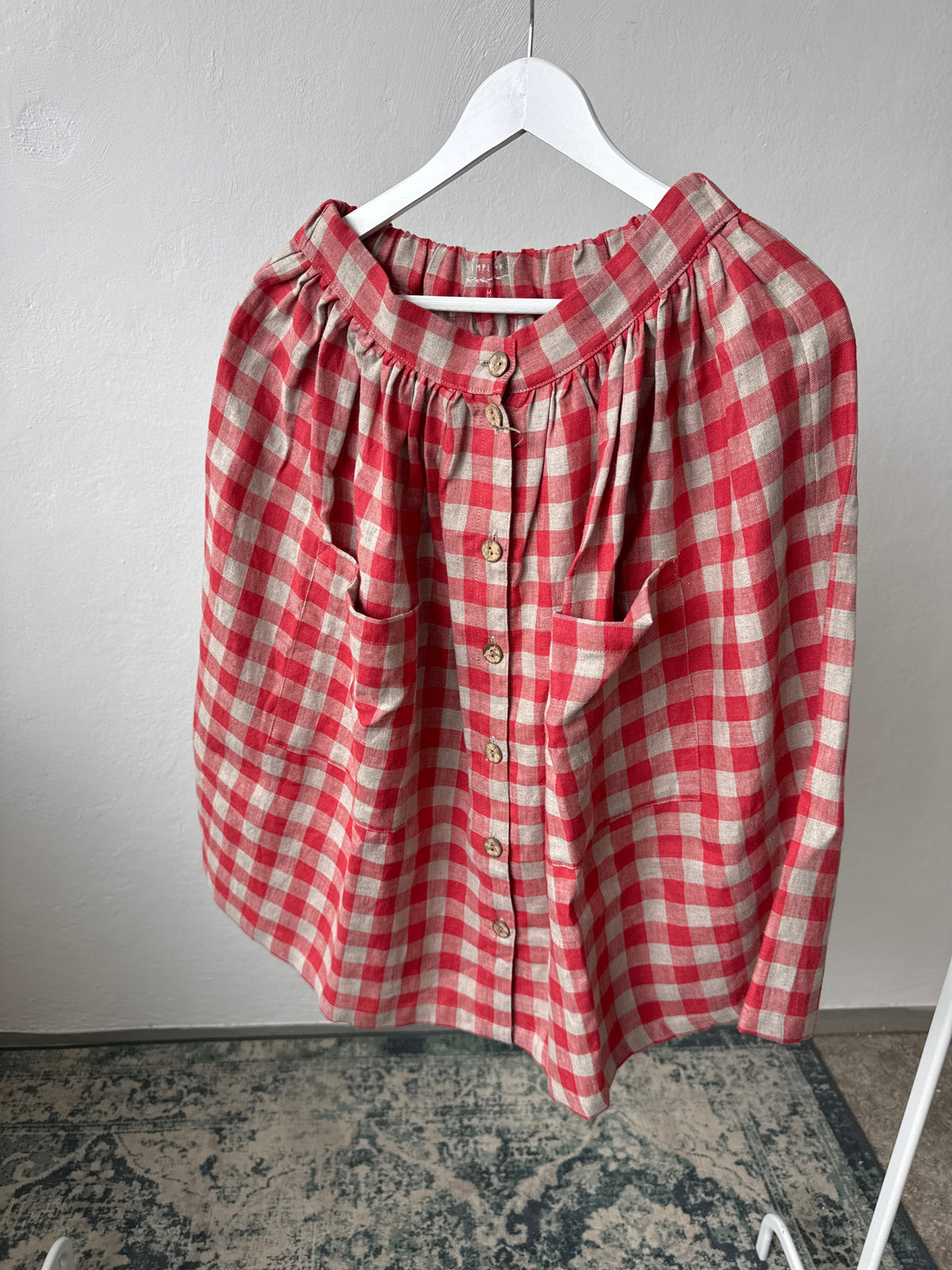 Skirt with pockets, red checks, M