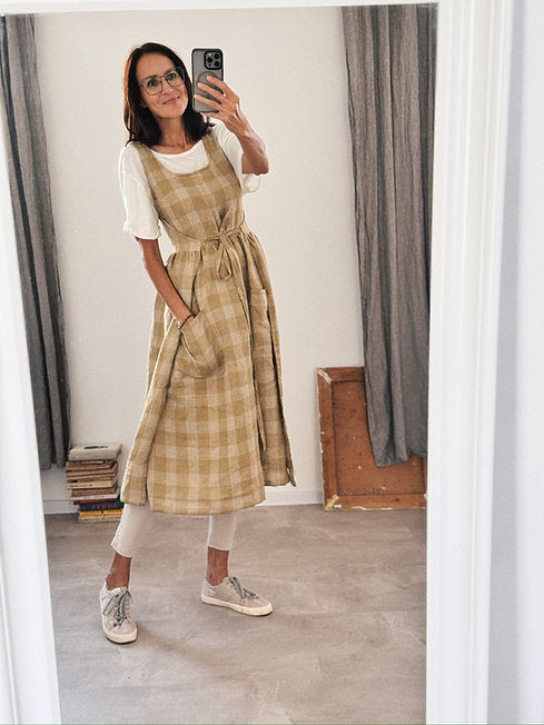Retro apron dress - Olive green checkered