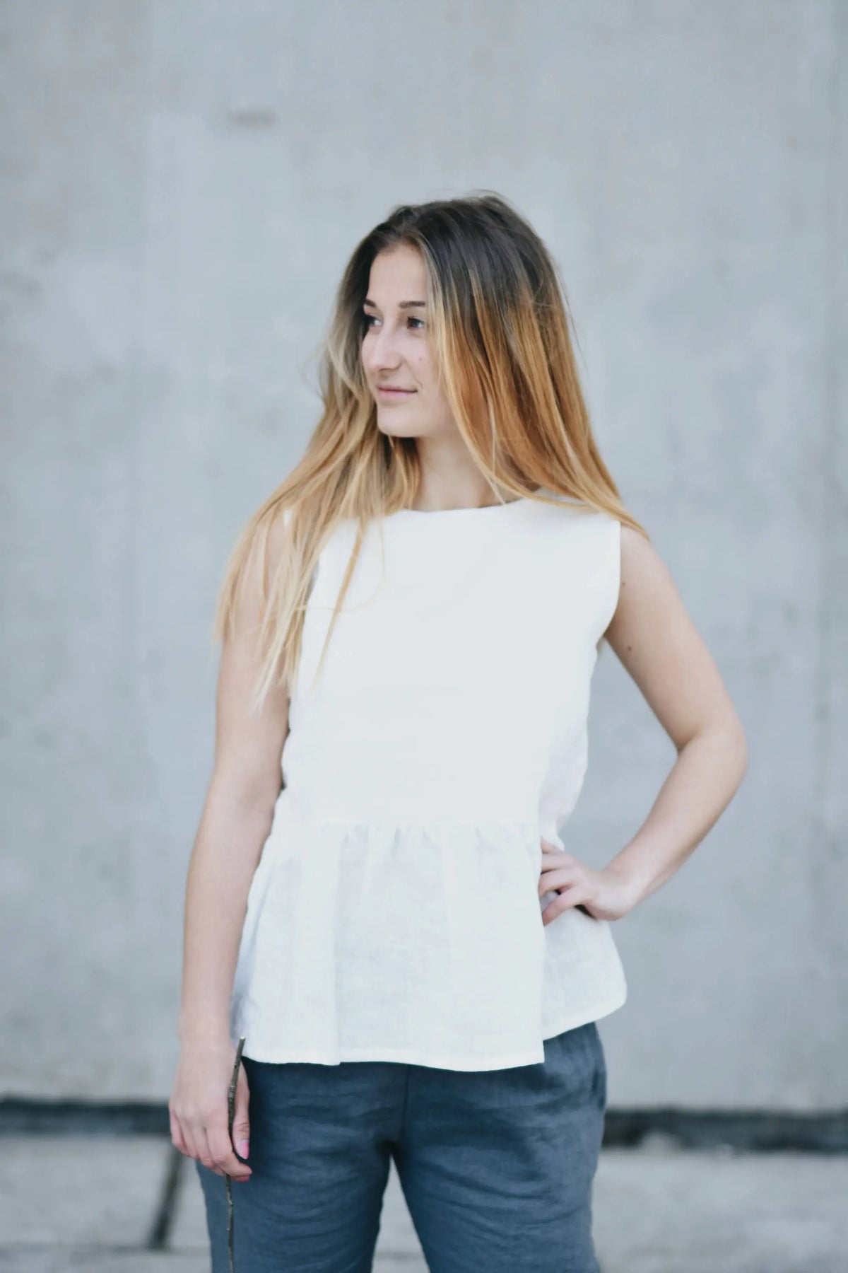 Women blouse sleeveless, off-white, M